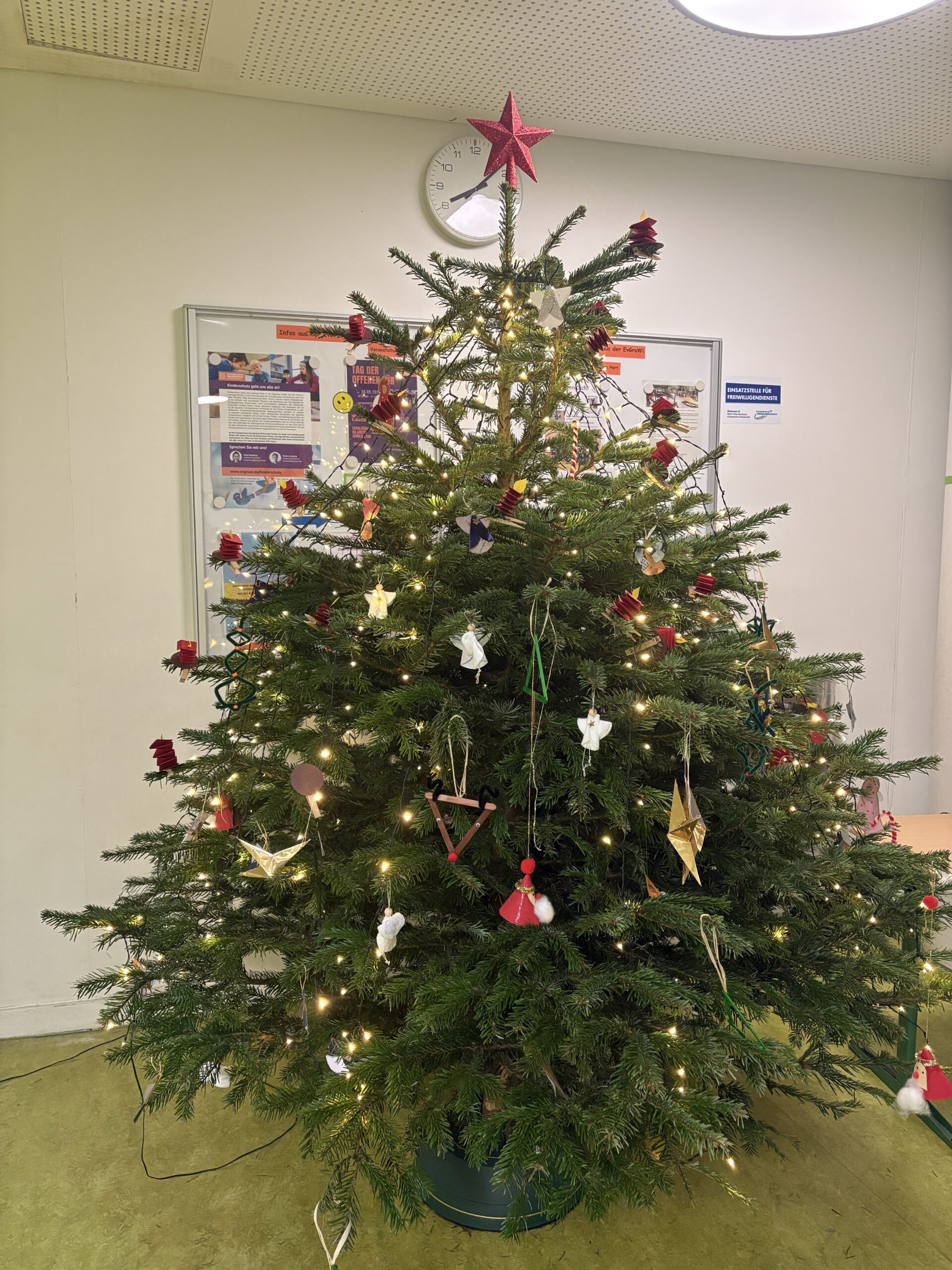 Unser Weihnachtsbaum im Foyer