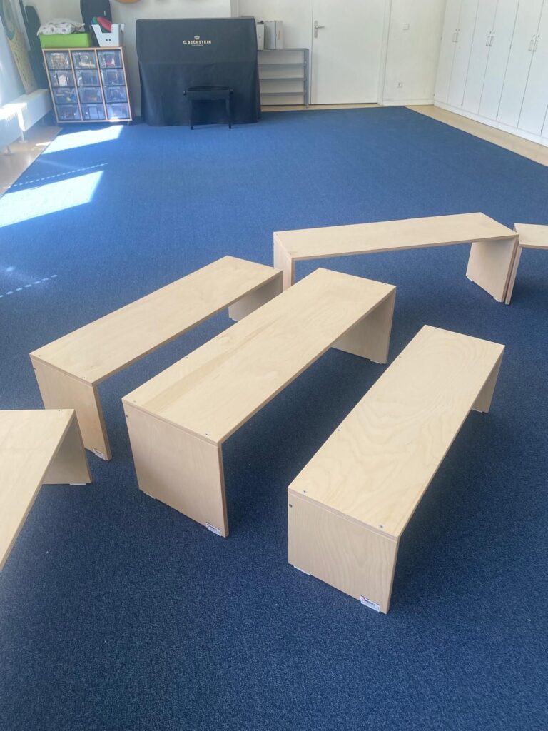 Neue Stapelbänke für den Musikbereich